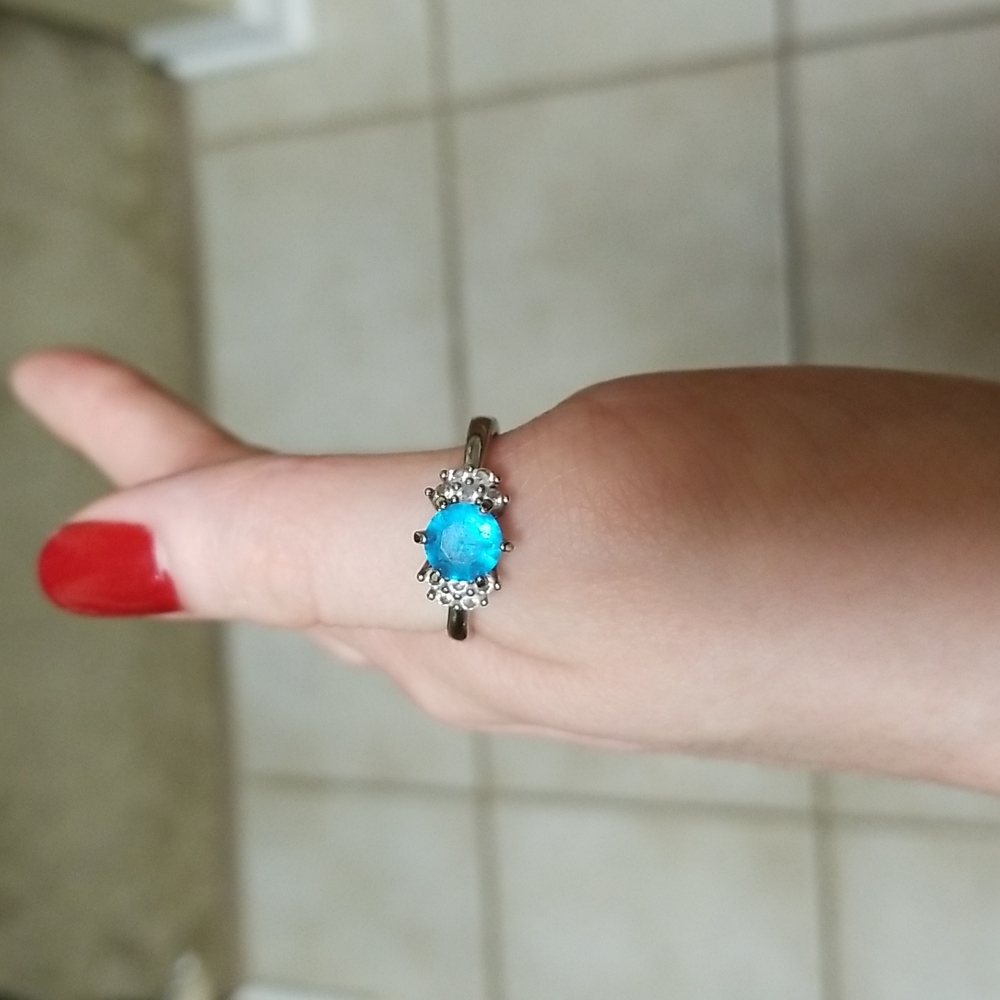 Blue gem ring with faux diamonds on the sides